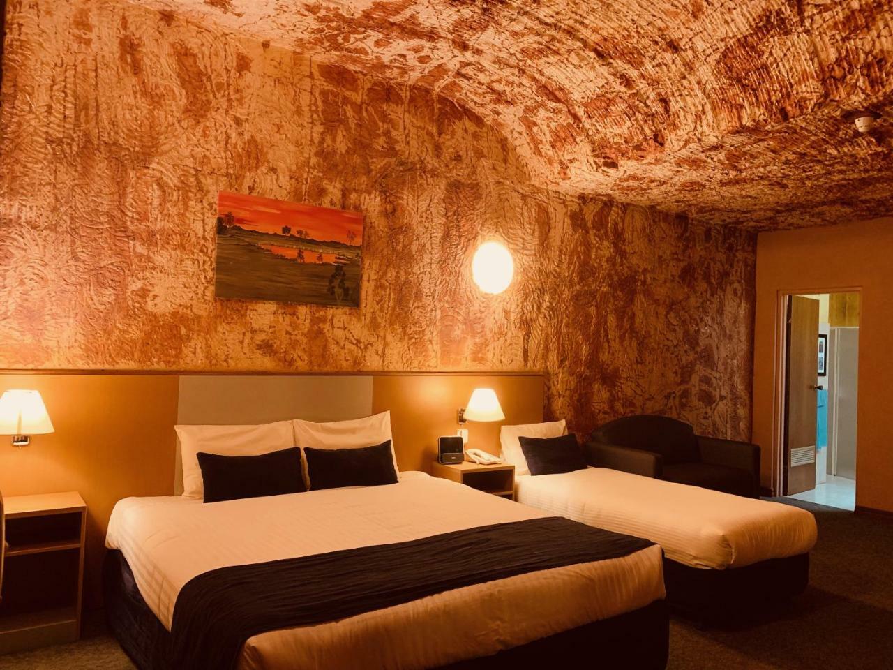 Desert Cave Hotel Coober Pedy Bagian luar foto