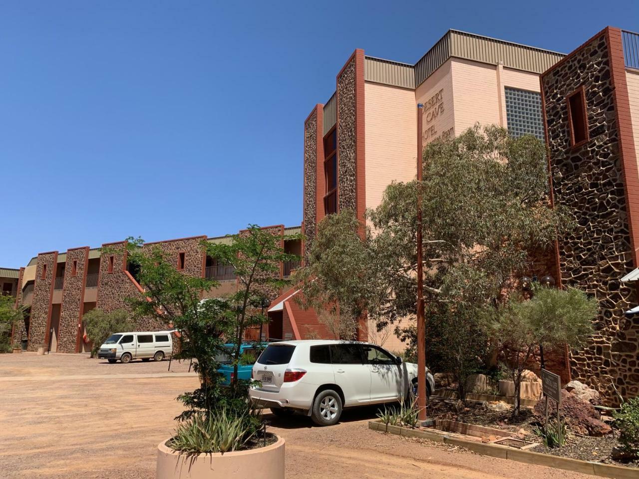 Desert Cave Hotel Coober Pedy Bagian luar foto