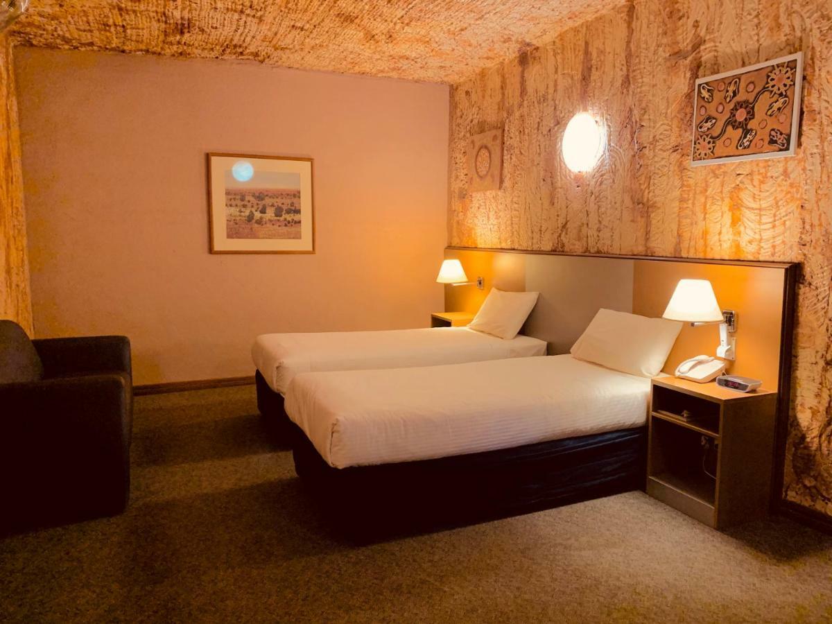 Desert Cave Hotel Coober Pedy Bagian luar foto