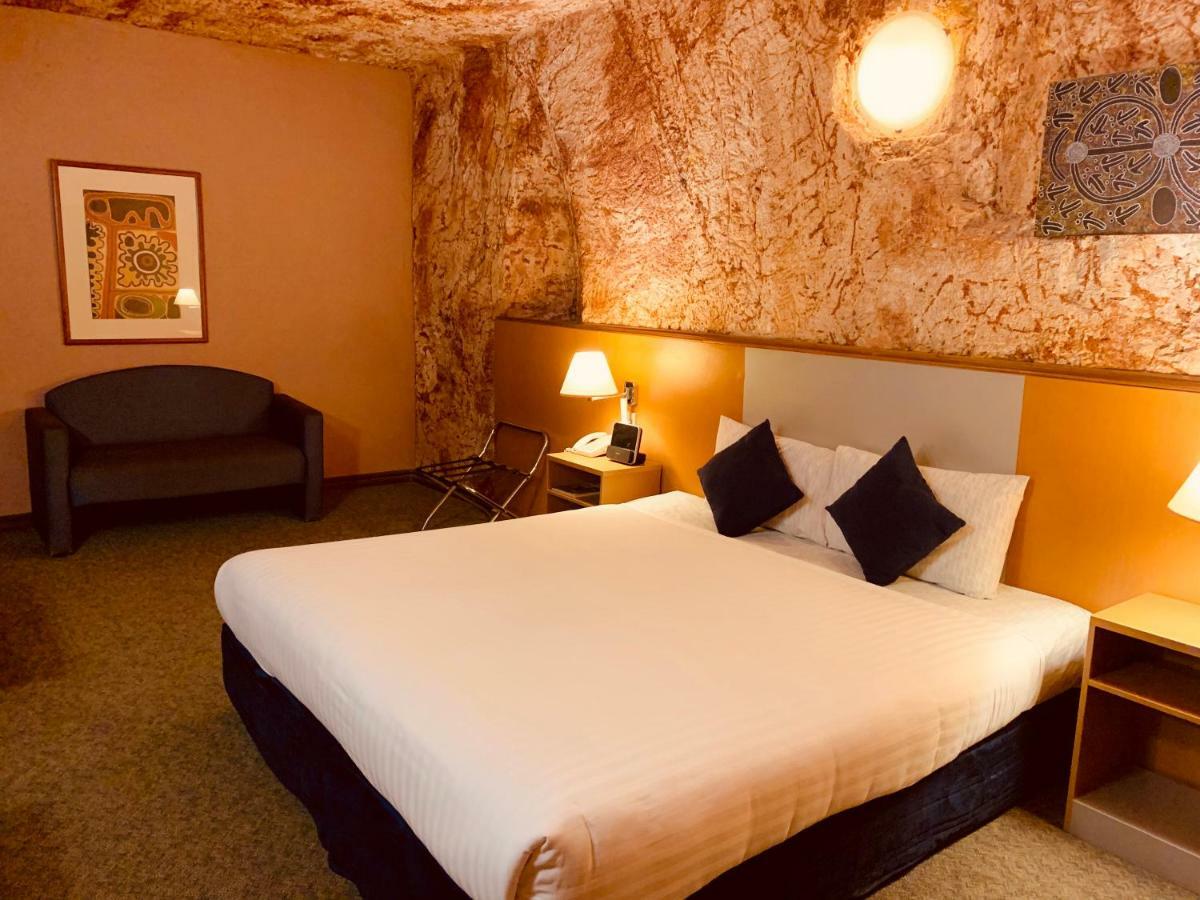 Desert Cave Hotel Coober Pedy Bagian luar foto