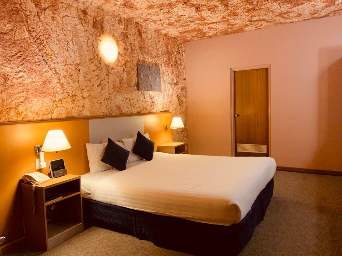 Desert Cave Hotel Coober Pedy Bagian luar foto