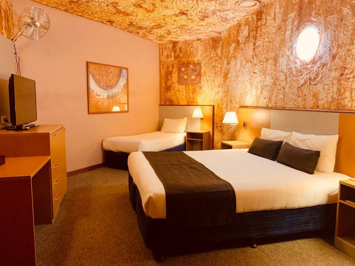 Desert Cave Hotel Coober Pedy Bagian luar foto