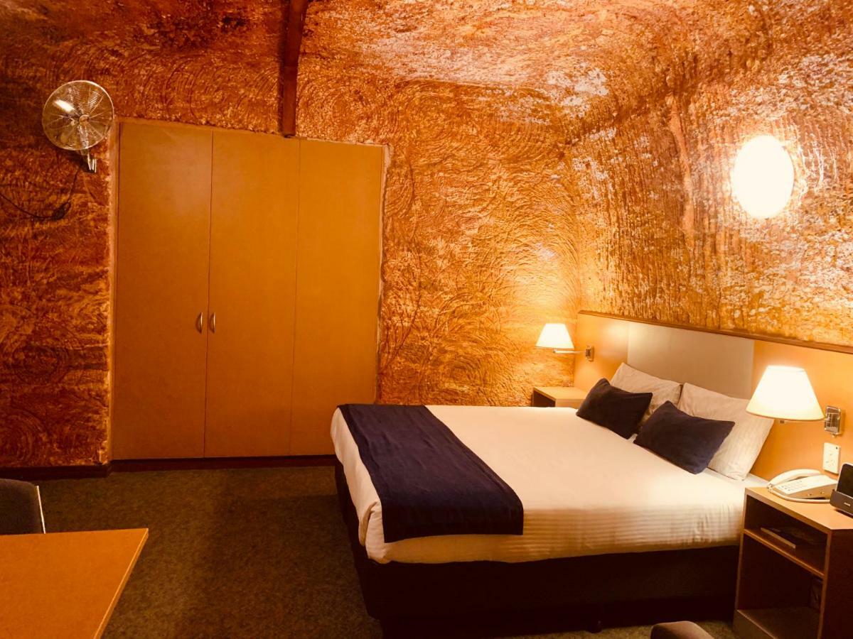 Desert Cave Hotel Coober Pedy Bagian luar foto