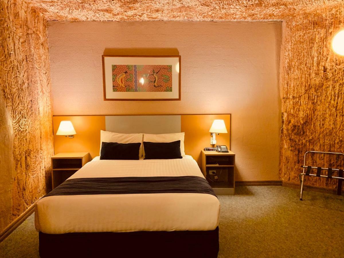 Desert Cave Hotel Coober Pedy Bagian luar foto