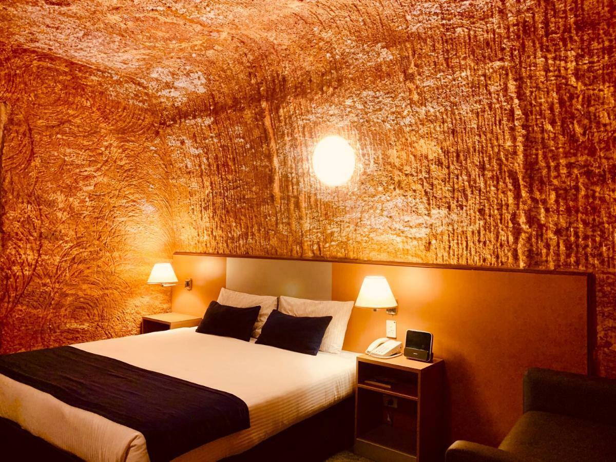 Desert Cave Hotel Coober Pedy Bagian luar foto