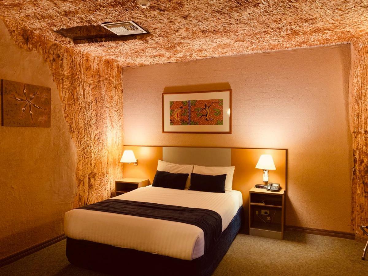 Desert Cave Hotel Coober Pedy Bagian luar foto