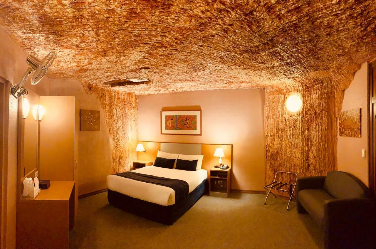 Desert Cave Hotel Coober Pedy Bagian luar foto