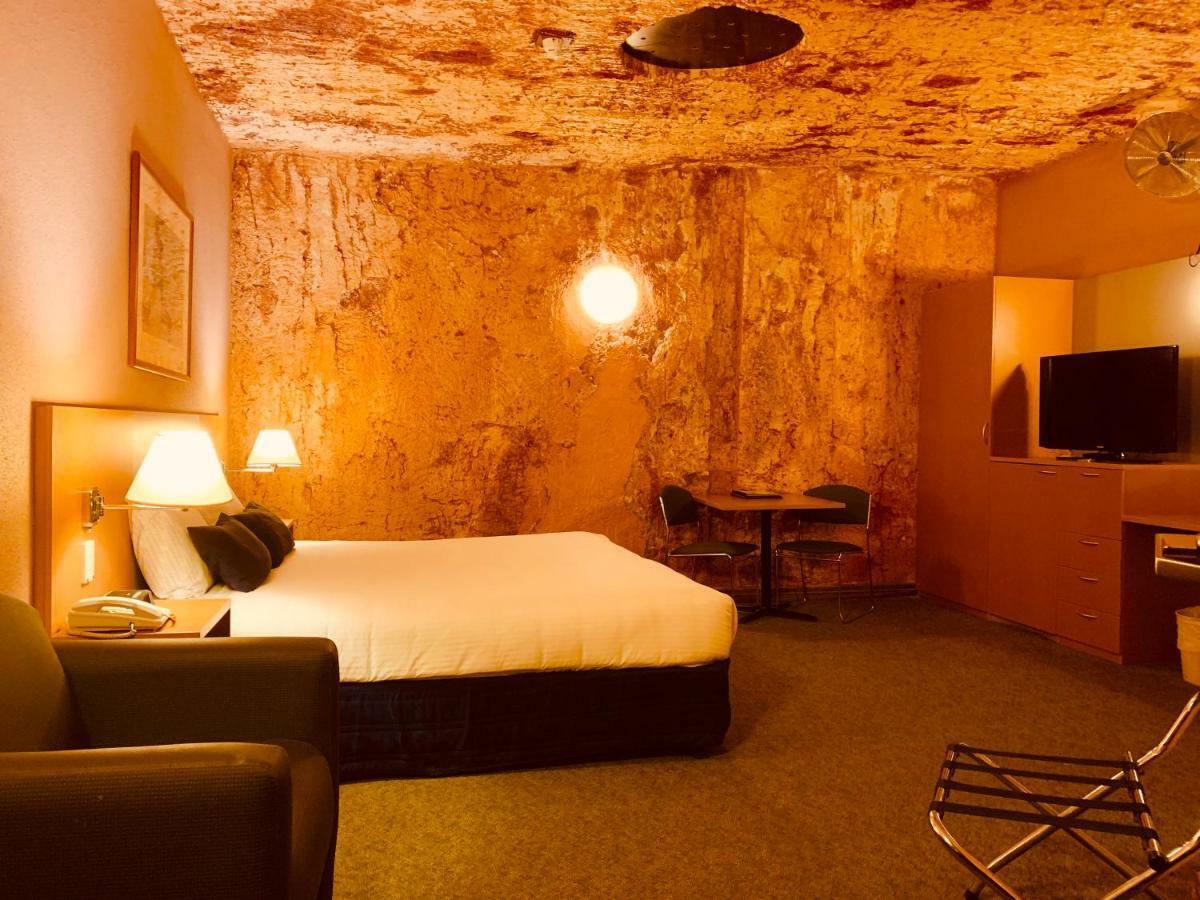 Desert Cave Hotel Coober Pedy Bagian luar foto