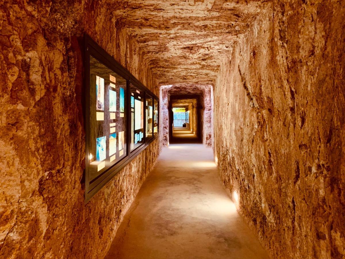 Desert Cave Hotel Coober Pedy Bagian luar foto