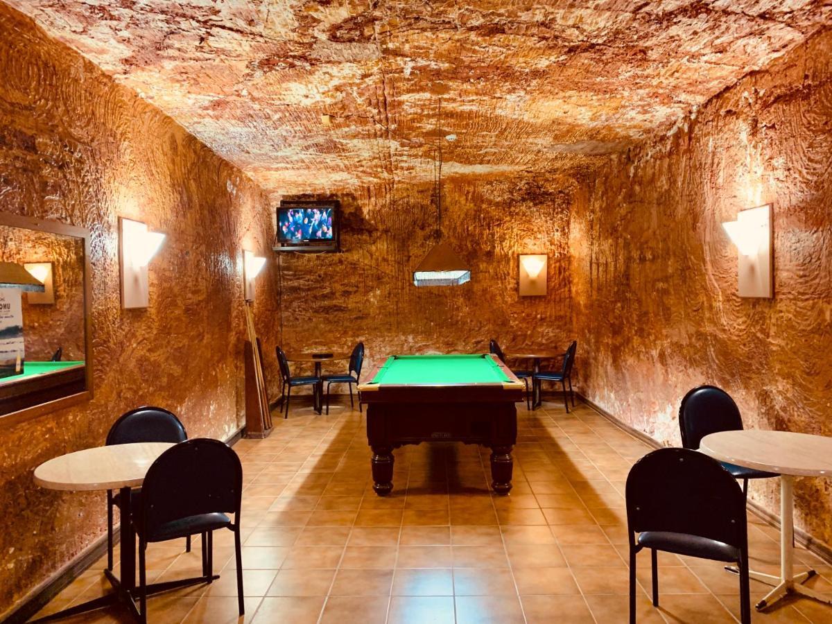 Desert Cave Hotel Coober Pedy Bagian luar foto