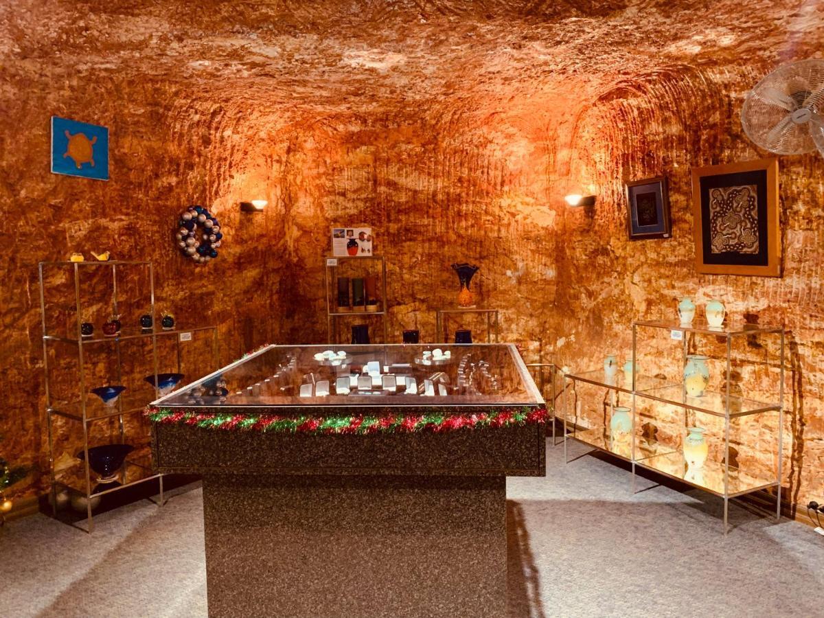 Desert Cave Hotel Coober Pedy Bagian luar foto