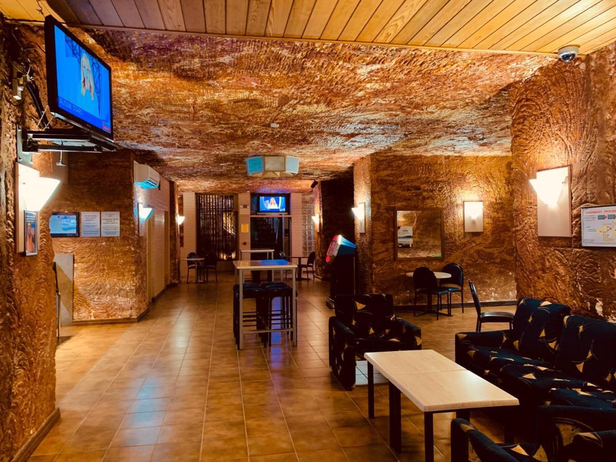 Desert Cave Hotel Coober Pedy Bagian luar foto