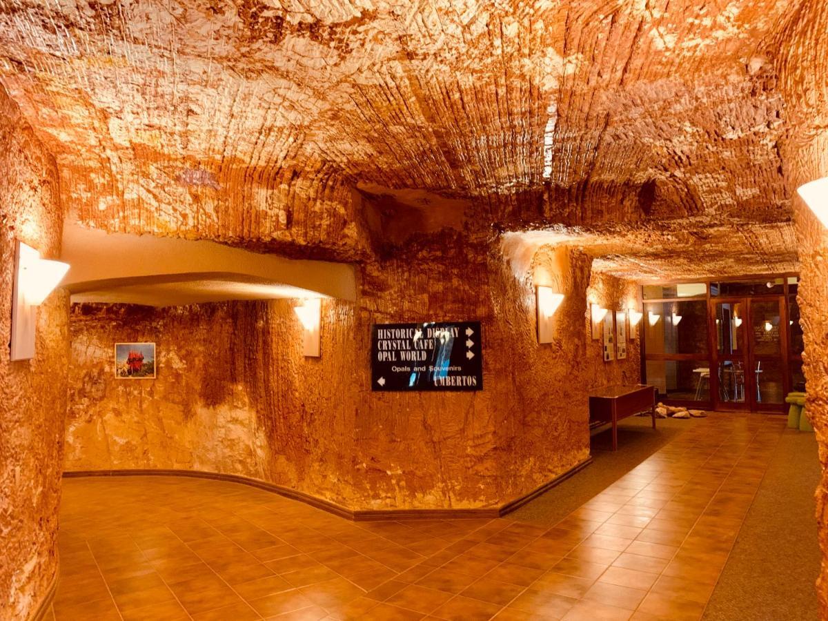 Desert Cave Hotel Coober Pedy Bagian luar foto