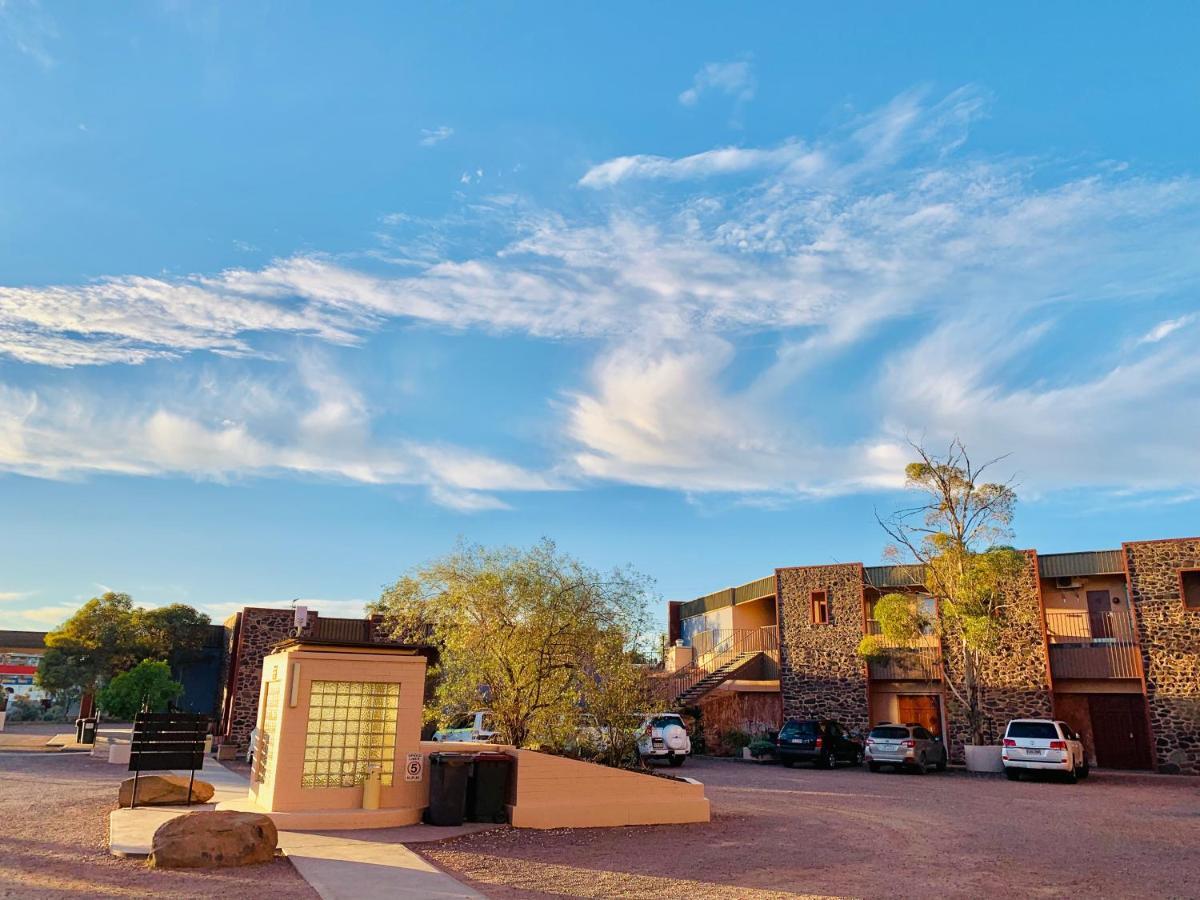 Desert Cave Hotel Coober Pedy Bagian luar foto